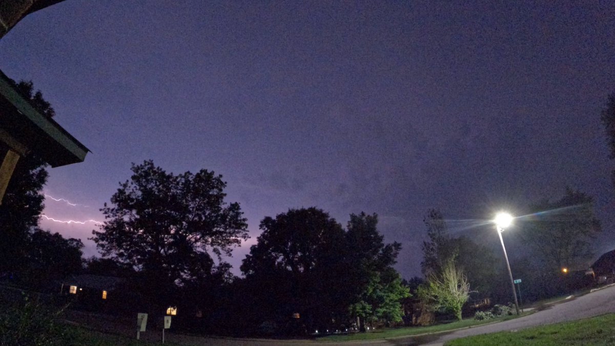 realkevinstone's tweet photo. ZAPPED #ArkansasWeather #SevereWeather #Lightning https://t.co/Ig9coTCj8g