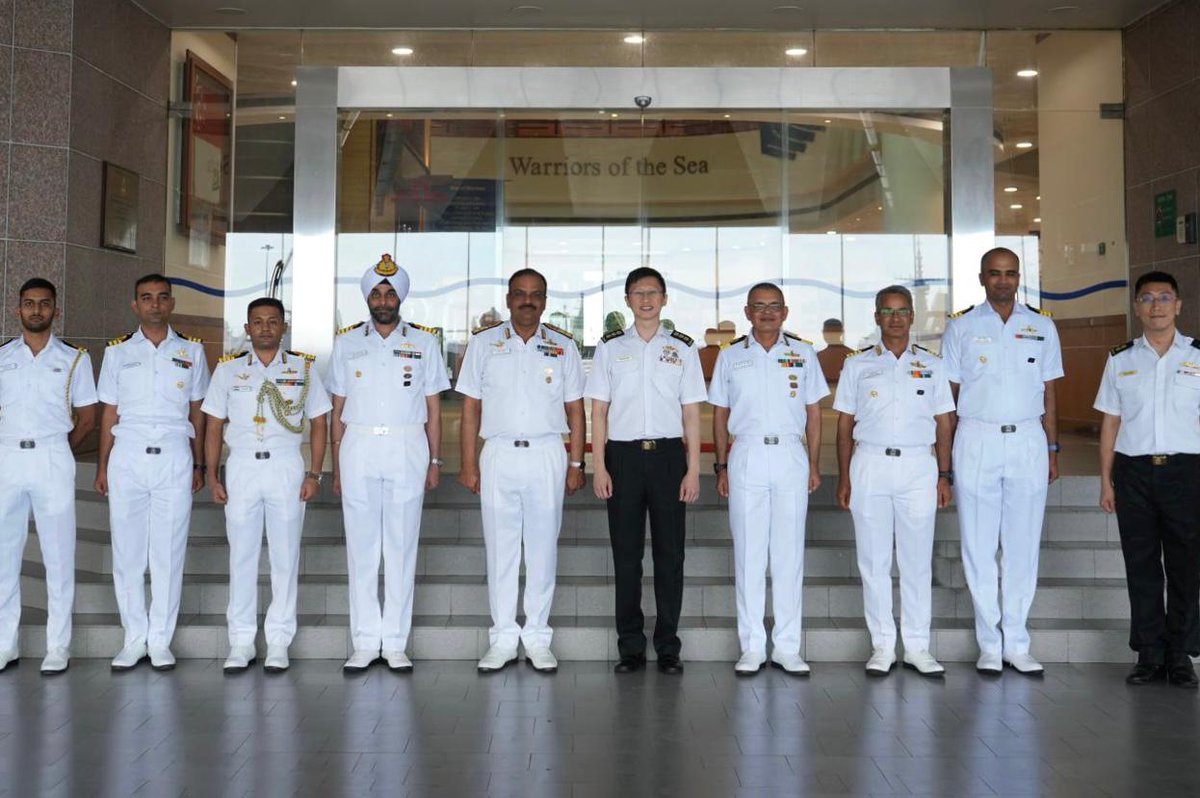 RAdm Rajesh Dhankhar, #FOCEF held wide ranging discussions with Col Kwan Hon Chuong, the Fleet Commander of the #RepublicofSingaporeNavy. They acknowledged the close Navy to Navy relations & high levels of #interoperability & reiterated their resolve to further enhance the…