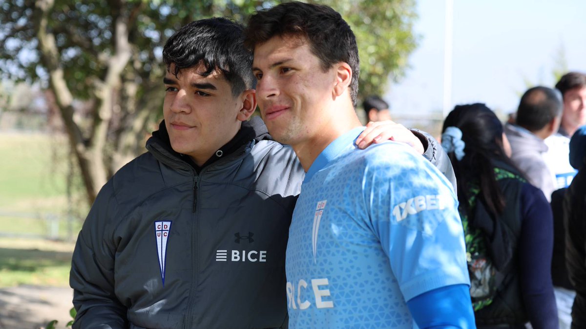 ¡Una gran experiencia! ⚪🔵 Durante la semana, recibimos a #SociosCruzados y #AbonadosCruzados en el Complejo Raimundo Tupper, ver el entrenamiento de La Franja y compartir con #LosCruzados tras la práctica 🫂 ¡Hazte Socio! Aprovecha los beneficios 🙌 ➡️ tinyurl.com/29kt49oh