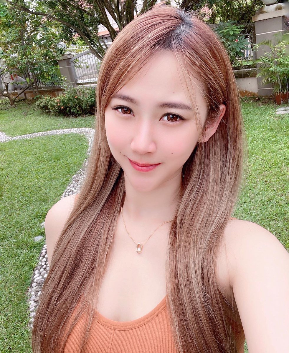 Everyone longs for happiness, because happiness is always ahead, so the heart is always on the road.