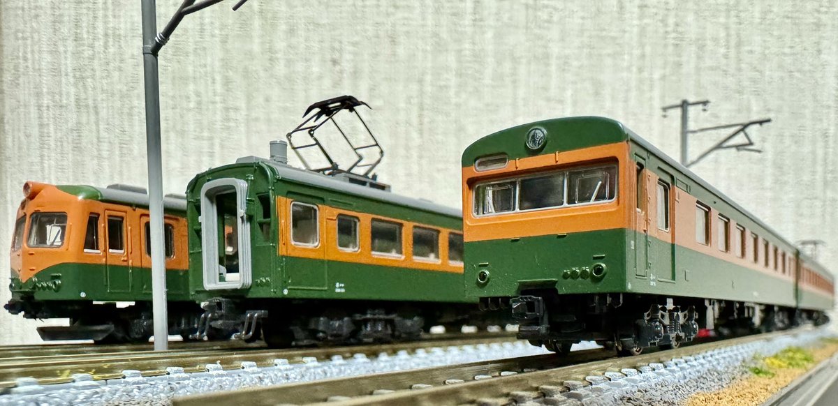 80系湘南電車】 今回は、KATO製80系電車を クハ86とクハ85の編成が走っ