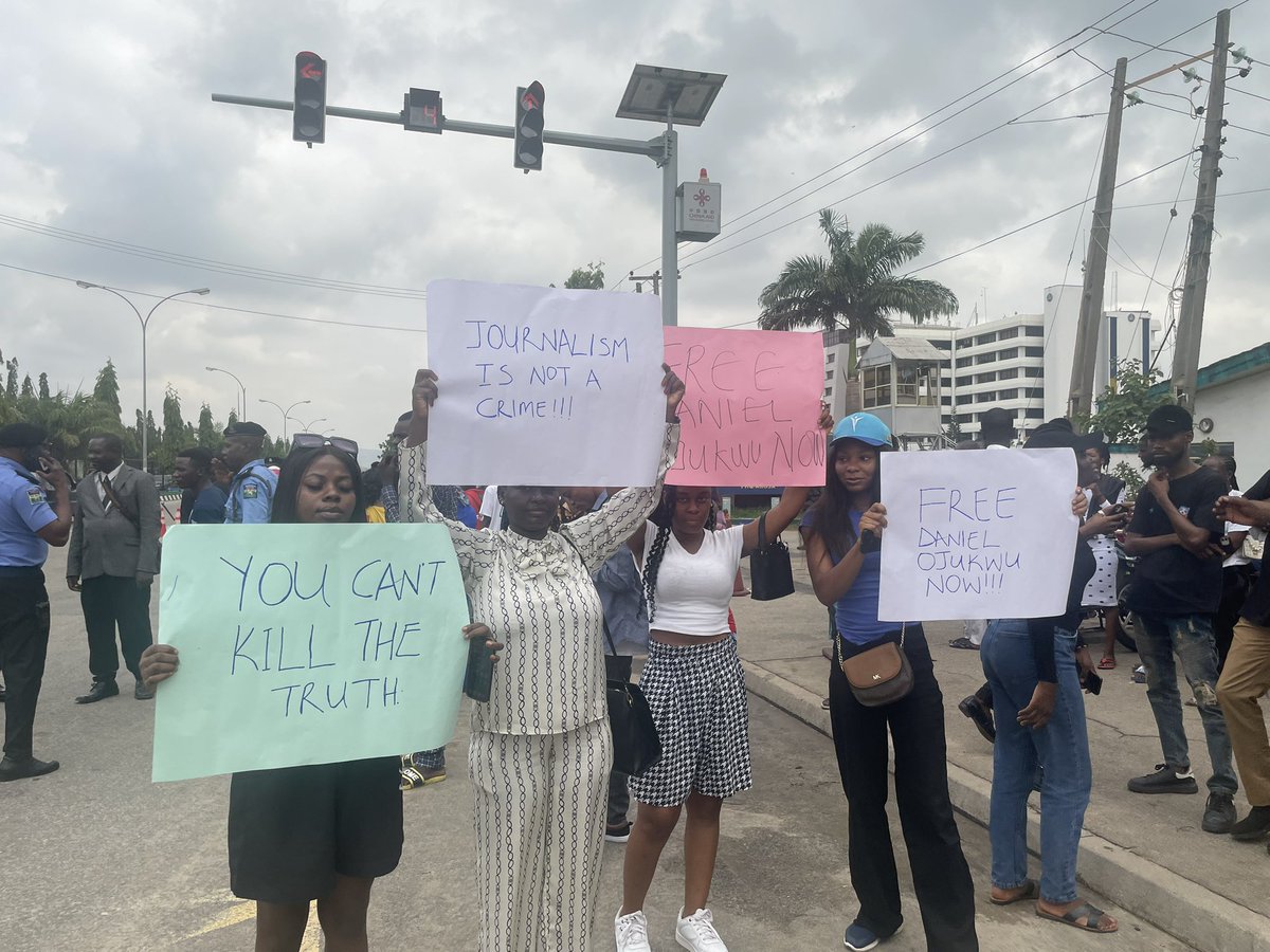 Nigerian journalists hït the street in demand of Daniel Ojukwu's freedom...
#FreeDanielOjukwu