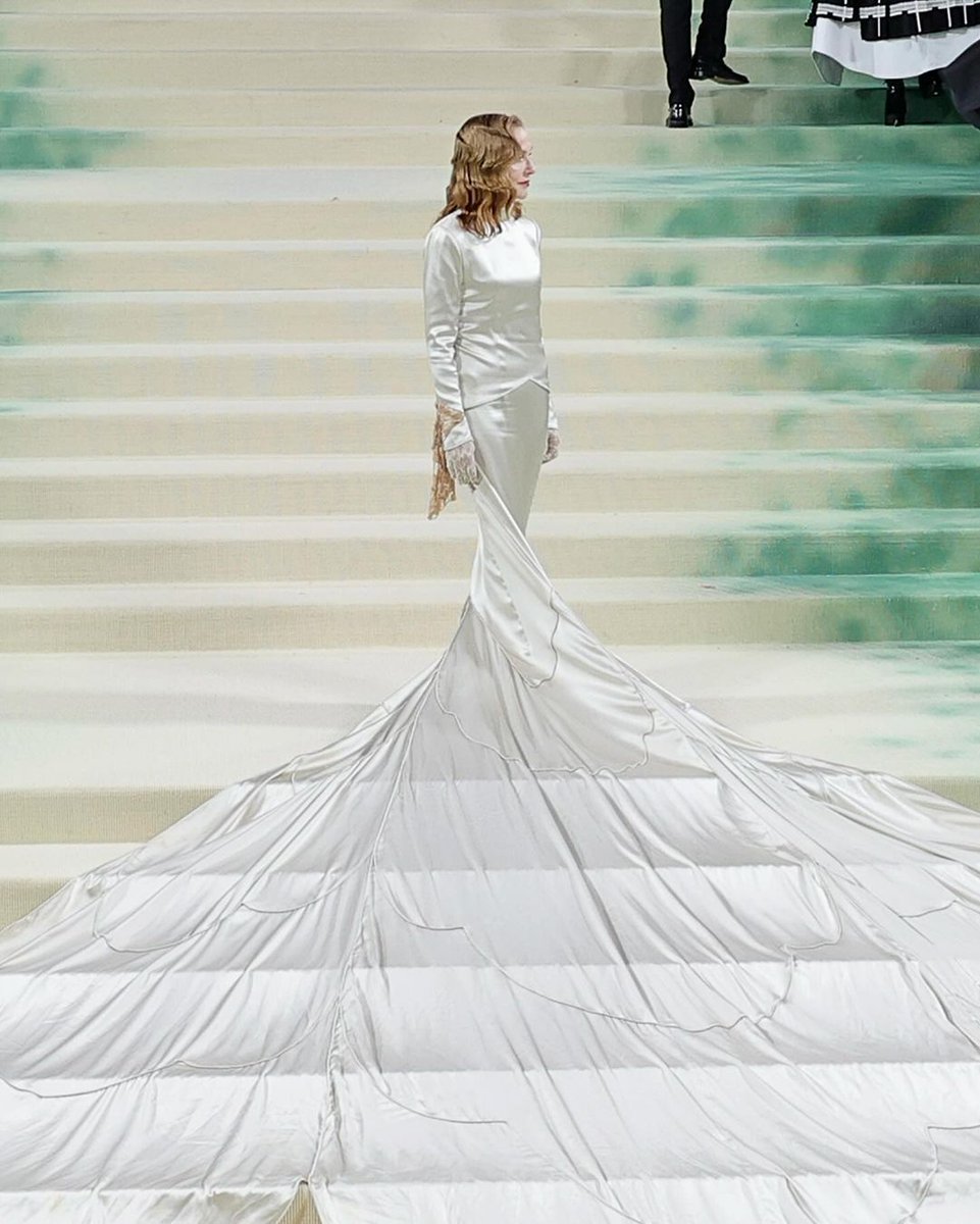 Isabelle Huppert Wore a @Balenciaga Reinterpretation of a 1930s Wedding Dress 👰‍♀️ #metgala #isabellehuppert #wedding #weddingdress #balenciaga