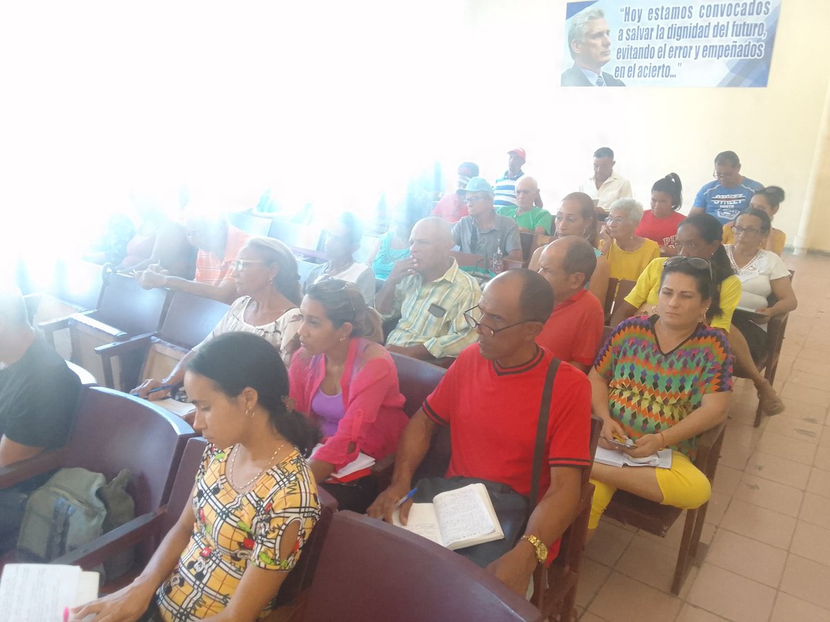 Los Secretarios Generales son los encargados de guiar el trabajo en nuestros núcleos del Partido #PCC . Se realiza Reunión de Secretarios Generales del Consejo Jiguani  Norte .
#Partido Comunista de Cuba 
#PCC Jiguani