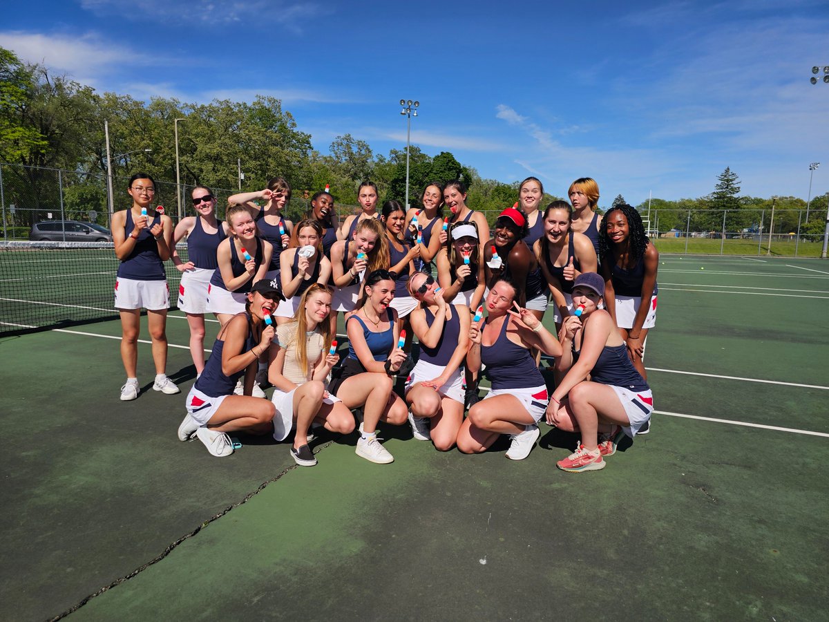 The foreign exchange students who are members of the Girls Tennis team got to enjoy a summer treat after their match yesterday when the Ice Cream truck showed up to the park!
🎾🦅🔴⚪️🔵🍦🌞☀️🎾