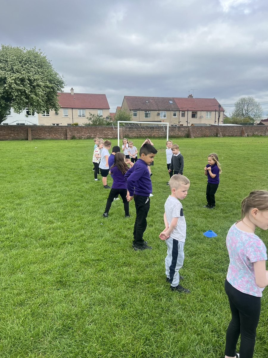 We joined up witn @MrDocherty_PE and P3 to play some partner and team games😁🏃🏻‍➡️🏃🏻‍♀️‍➡️