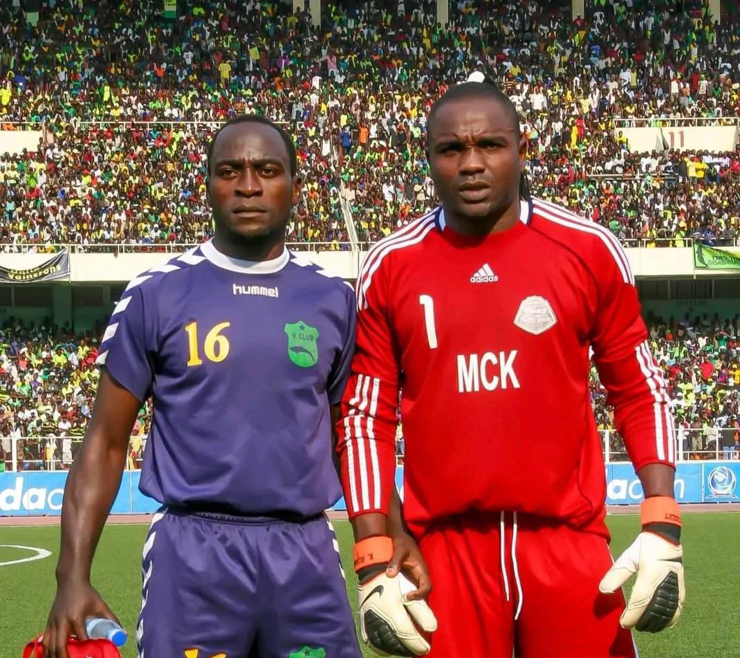 leopardsfoot's tweet photo. 🐆 Deux gardiens légendaires de notre LINAFOOT 🇨🇩

Vous êtes plutôt team Kidiaba ou team Lukong ? 

📸 Photo Mapy Manueno

#congo #linafootligue1 #leopardsfoot⭐ https://t.co/rJatCa9B63