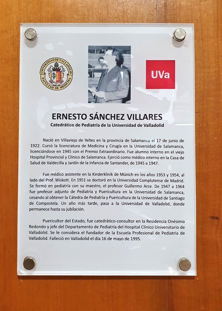 Profesores extraordinarios -ya fallecidos- como #BenitoHerreros (bioquímica) o #ErnestoSánchezVillares (pediatría), dan nombre a algunas aulas de la facultad de medicina de #Valladolid. Y recientemente se han añadido estas placas con sus biografías. Gracias @UVa_es. #InMemoriam