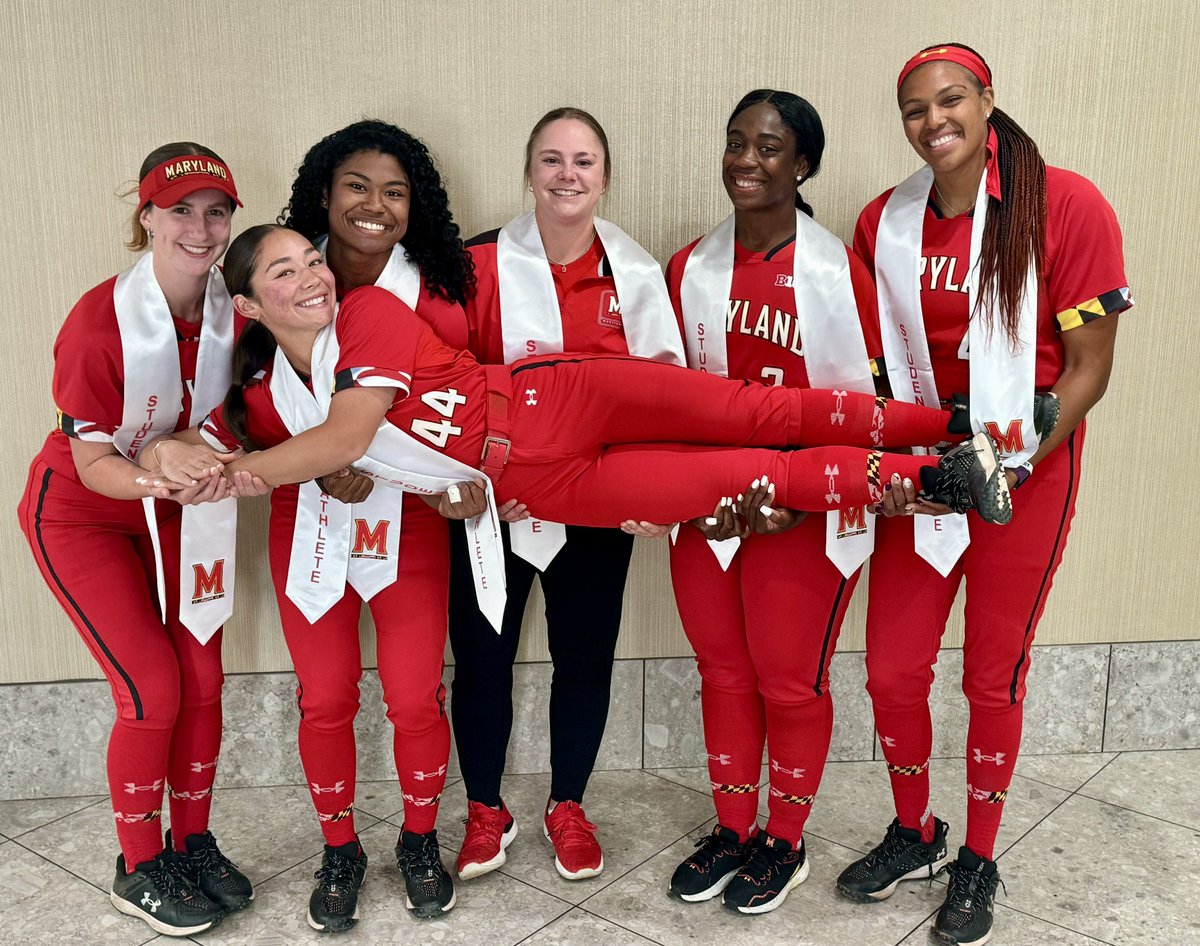 Graduation on the road? 🎓✈️

No problem! We just make some adjustments! 

We had the pleasure of celebrating six of our graduating Terps at our team hotel this week! 🐢

#FearTheTurtle