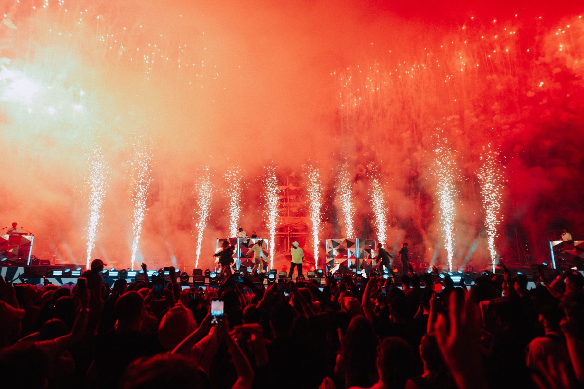 About yesterday 🤯 The arrival of the Olympic flame to the Olympic sailing city of Marseille 🤯🔥🇫🇷 #Paris2024 #OlympicTorchRelay 📸 Paris 2024