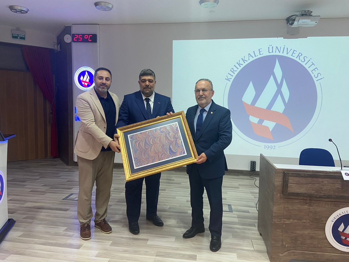 Genel Başkanımız Sn. İsmail Hakkı Turunç ile birlikte Kırıkkale üniversitesi Rektörlüğünce organize edilen “Kırıkkale 2053 Geçmişimiz geleceğimize ışık tutuyor, Aksaçlarımız gençlerimizle buluşuyor “ temalı programın konuğu olduk. Nazik davetleri için Doç. Dr. Ozgur Selvi, Dr.