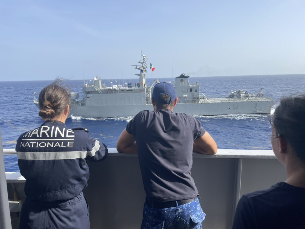 #ZrMsPelikaan during ‘leap frogging’ exercises with the Mexican and French Navy. Romeo close up! @DefensieCarib @Southcom @FRCaraibes_Def @SEMAR_mx #Tradewinds24