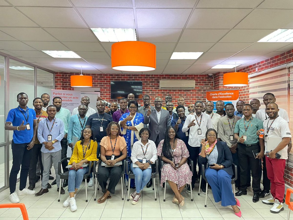 BenHAIDARA1's tweet photo. Le #Lisolo (causerie en lingala) un cadre privilégié de discussions avec chacune des directions de @Orange__RDC. Toujours un plaisir d'échanger avec les équipes sur leurs enjeux &amp; perspectives et de partager la vision de l'entreprise. #Ruwenzori #LeadTheFuture #OneTeam https://t.co/UDGXCwi4Zc