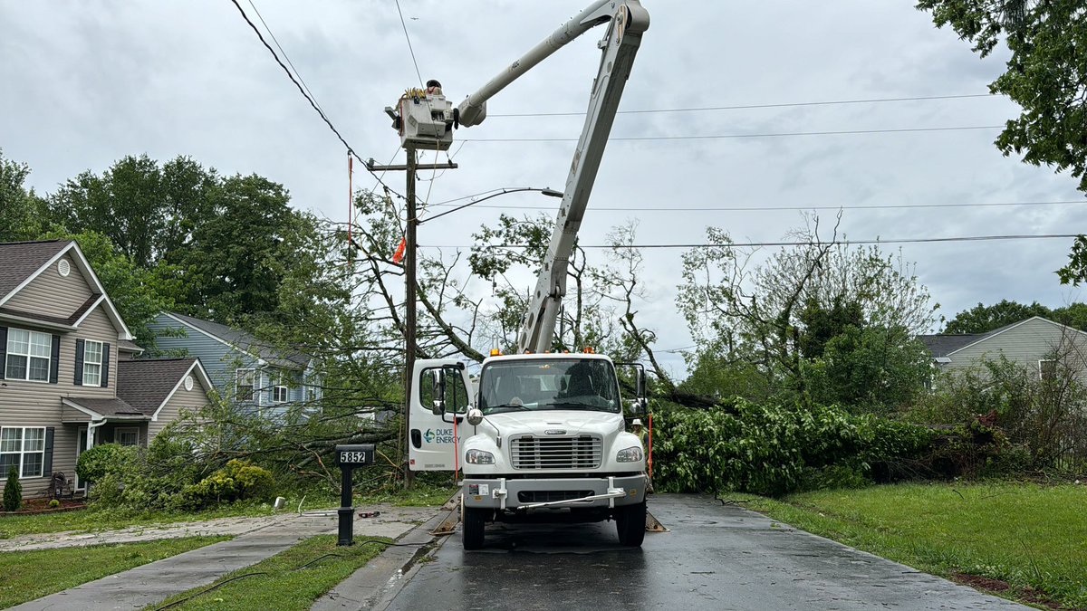 .@DukeEnergy crews in North Charlotte working to get lines back up after this large tree tore them down. Crews are working as quickly as possible with many scattered outages to get power restored.