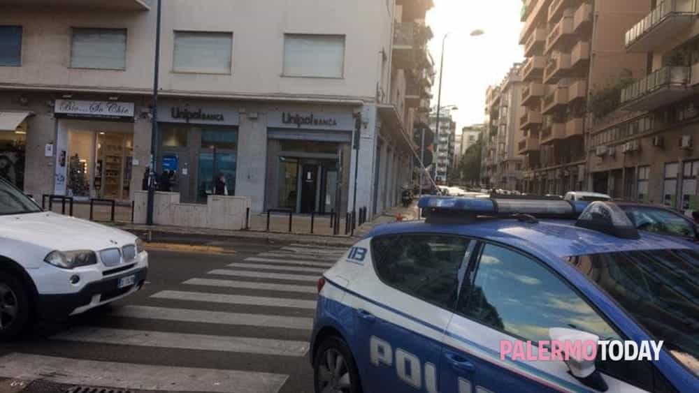 Via Marchese di Villabianca, ruba profumi e creme in farmacia: arrestata dlvr.it/T6f6WG