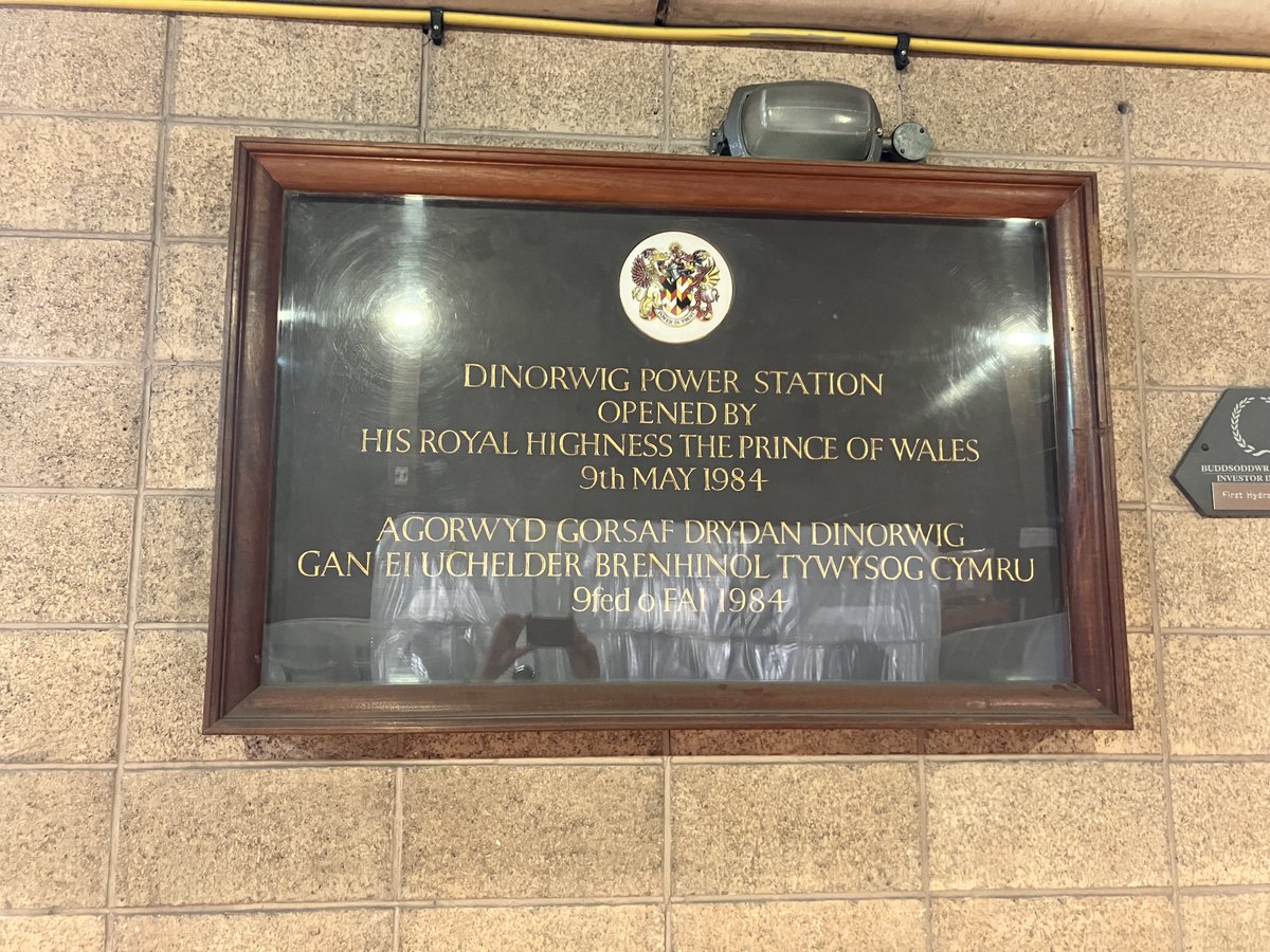 #DYK that 40 years ago today HRH King Charles opened Dinorwig, our pumped storage plant in Wales? It's a brilliant form of clean energy &amp; crucial for grid stability. Here's to many more years of green power from  First Hydro <a href="/ENGIEgroup/">ENGIE</a> #decarbonisation 🙌