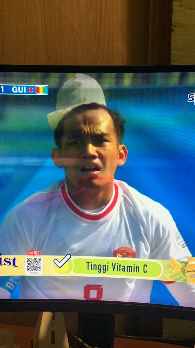 unmagnetism's tweet image. pemain seimut ini berkelahi dengan titan😭😭😭