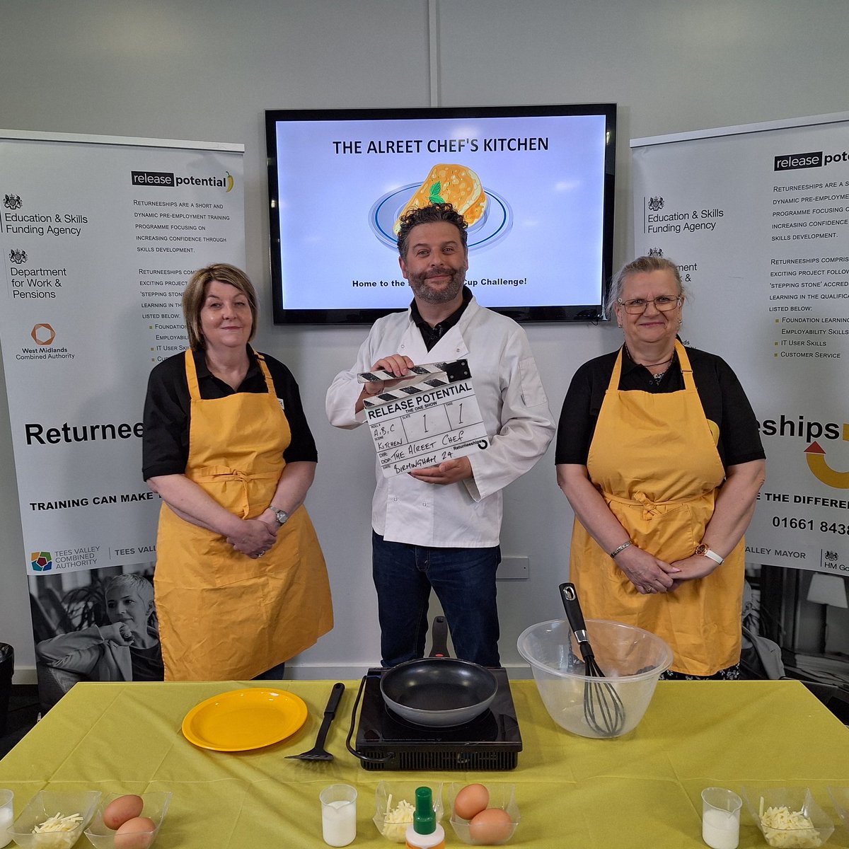 R_Potential's tweet photo. For the second time this week, the Alreet Chef is in the kitchen! This time he's in Birmingham to see if any of our #Returneeship omeletteers can make an omelette fast enough to crack the leaderboard!
@JCPinBirmingham @WestMids_CA https://t.co/EuC0ArUvO9