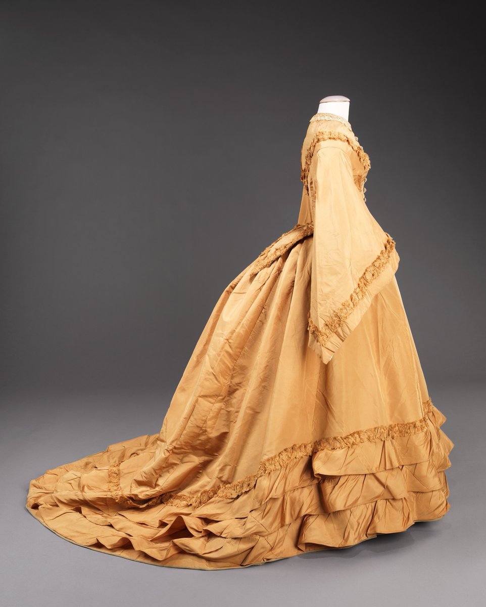 Wedding dress, 1851. The MET.