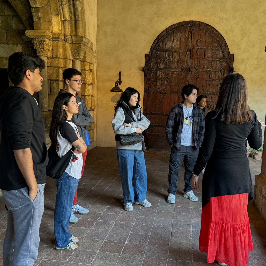 This April, students from DAUS professor Clif Hubby's course on Classical and Medieval World enjoyed a lively interactive tour of the Cloisters Museum in Fort Tryon Park! 

#DareToDAUS #WeAreSPS