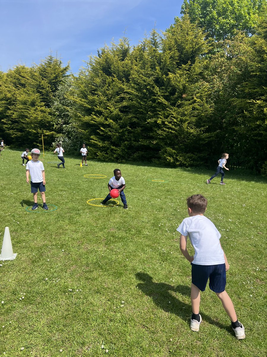 Year 1 enjoyed practising their fielding and striking skills in the beautiful sunshine this afternoon.