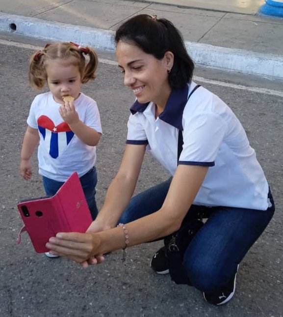 La madre, esté lejos o cerca de nosotros, es el sostén de nuestra vida.” ✍José Martí. 🌻 Rostros de #MujeresEnRevolución, madres de #Salud #PinardelRío. #CubaPorLaVida 🇨🇺