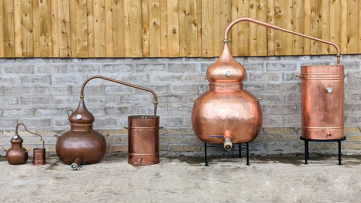 LBDspirits's tweet photo. Evolution of Gin Distillery
2018 - 10 litres
2019 - 100 litres
2024 - 350 litres
This big shiny beastie arrived yesterday and we're plumbing it in today. Chris seemed less amused by the "unnecessary faff" of taking a photo but I wanted to record the moment.
#LBDGIN https://t.co/OnJPZg7jjO