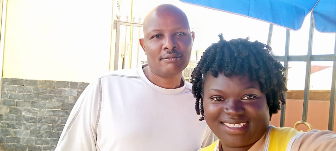 So I go to send mobile money to my friend in the field and Lydia  Bagaya the mobile money vendor screems Charles Rwomushana of nbstv Barometer. That her husband is my lovel fan. She requested for a selfie as proof to the husband I was today her MM customer. I'm really humbled.
