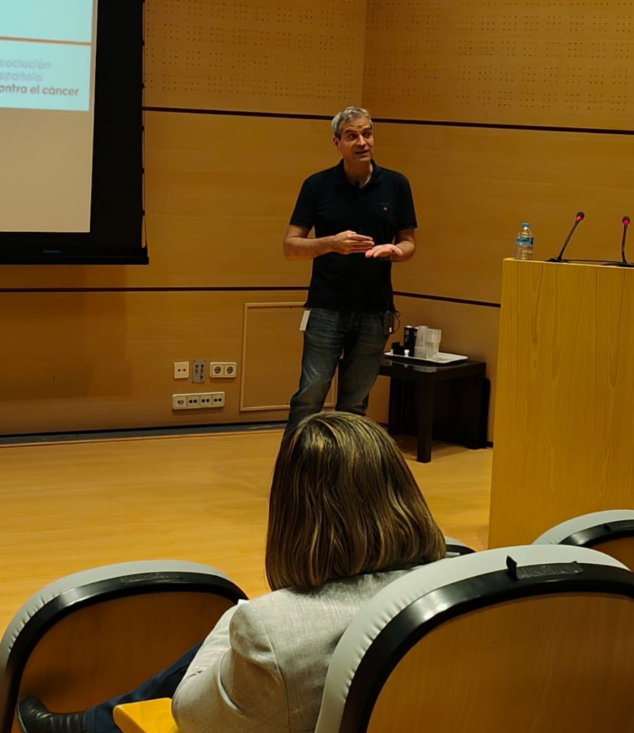 Today, @toni_gabaldon from @IRBBarcelona joined us for a #CNIOSeminar titled 'Microbiome and colorectal cancer: potential roles and clinical potential' and invited by @nmalats, Genetic & Molecular Epidemiology Group, Human Cancer Genetics Programme.  👏Thank you for coming!