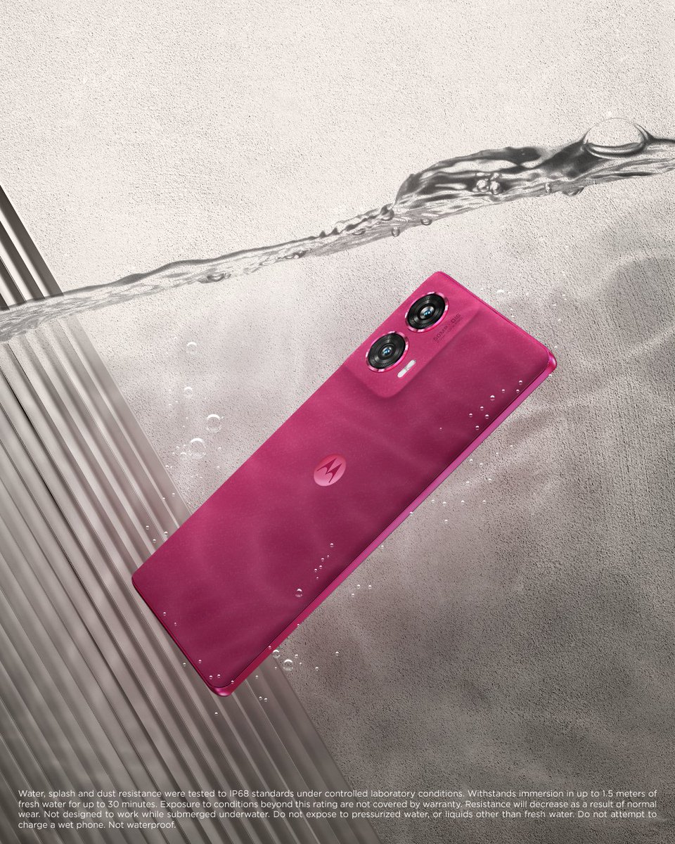 Just motorola edge 50 fusion, preparing to be friends with the fishes. That IP68 protection makes it 💪. 
#hellosmARTphone #edge50fusion

Learn more: bit.ly/4aZISmx
