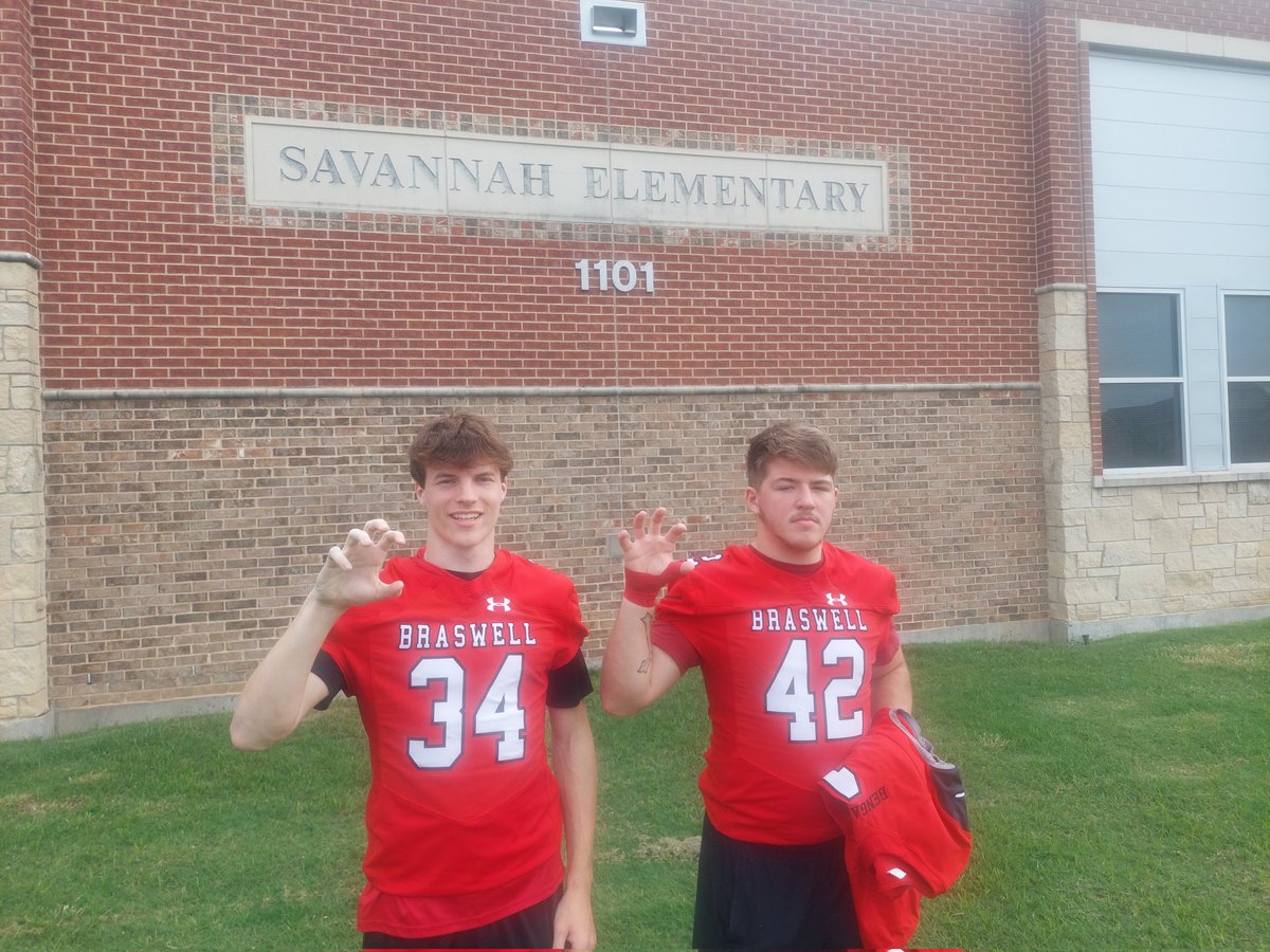 Mr. Parker and Mr. Card went Savannah elementary to show love to the teachers  and educators who made them feel loved while at Savannah Elementary. Great job, fellas...

# KCW