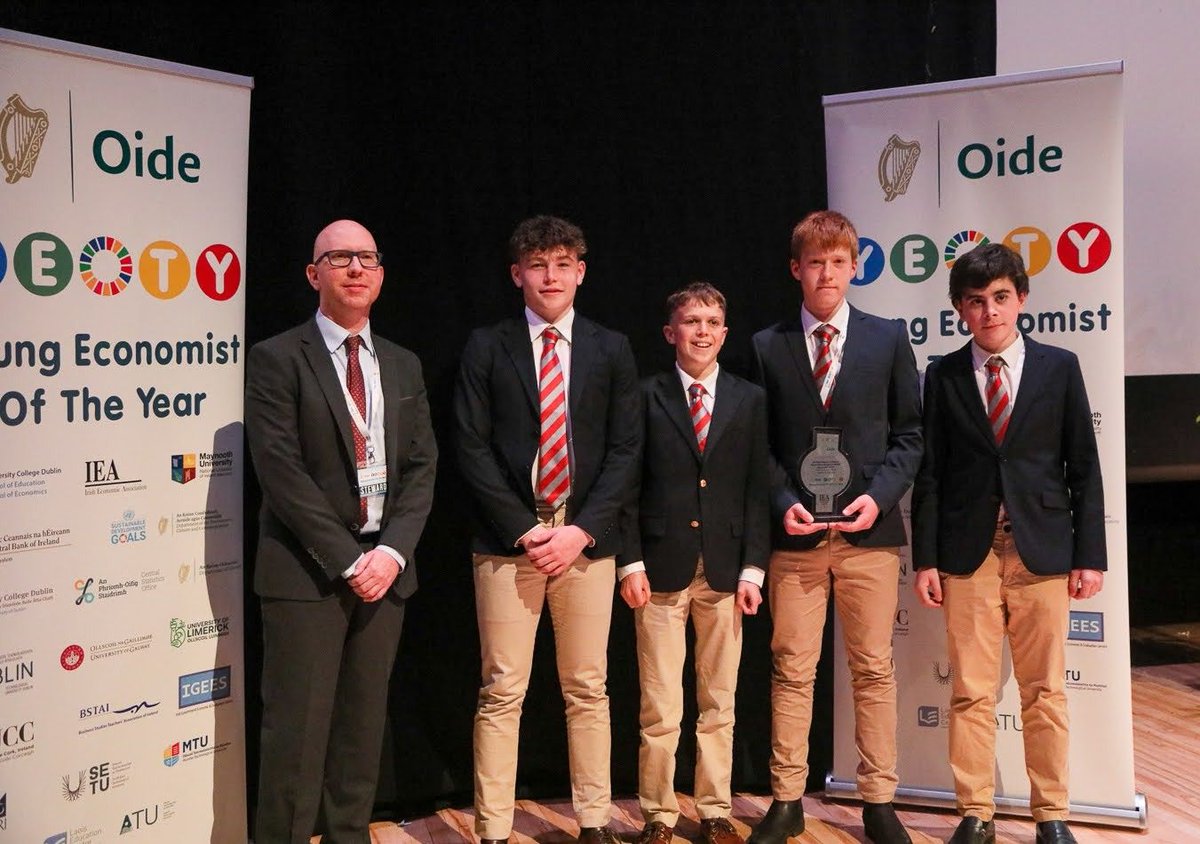 🏆 Congratulations to Junior Economists for winning the Best Second Year Project at the Young Economist of the Year national final yesterday: Ethan Henry, Ignacio Nistal, Michael Owens and JJ Power, supported by their teacher Mairead O'Sullivan #GlenstalAbbeySchool @Oide_YEOTY