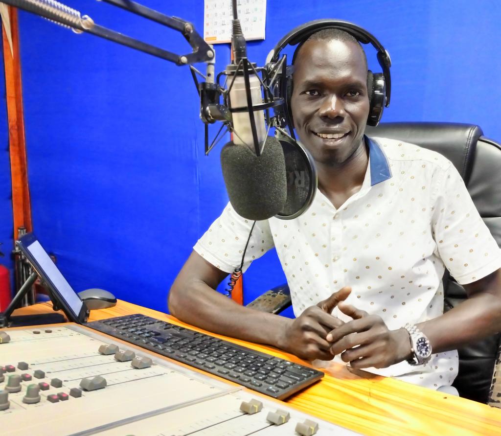 CAPTIVATION ZONE  | 5-9PM |RICCARDO 
Which song will make you have a smiling face this Thursday evening?
NB: Talkshow on Kaposi's Sarcoma 6-7PM by @SoleTere Foundation Uganda & @lacorhospital
Talkshow on Empowering women to save Environment by ALSO-NET 8-9PM
#POCFA
