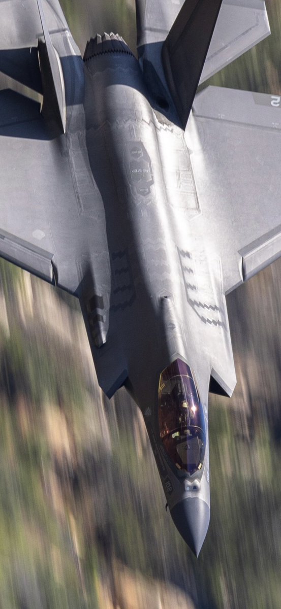 I find the F-35 to be extra difficult for my camera to lock focus on but then sometimes, the shot works out 💯💯
#F35