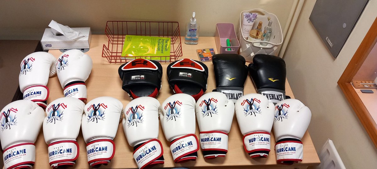 Cleaning the gloves after a warm but successful non-contact boxing session. Another session we added in because of participant feedback! Thanks again Q @BoxingAwards @HWHCT_NHS #dontthinkyoucanknowyoucan #MentalHealthMatters #parityofesteem #physicalhealthinmentalhealth