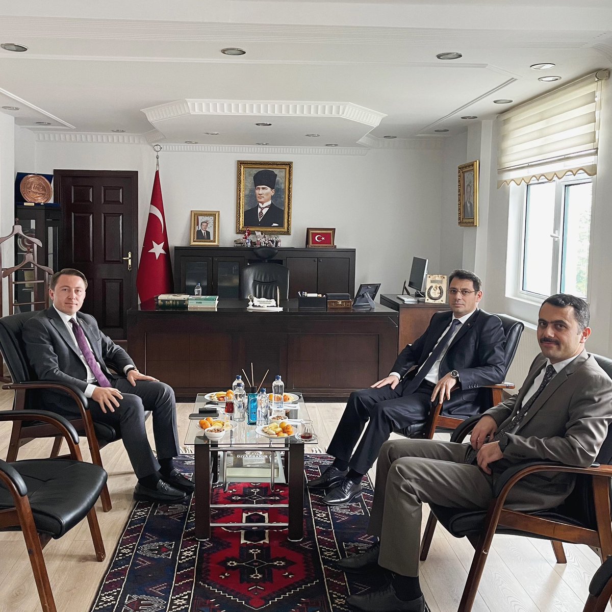 Diyarbakır Cumhuriyet Başsavcısı Sn. Mustafa Çelenk ve Diyarbakır Adalet Komisyon Başkanı Sn. Beytullah Özer’i ağırladık. Nazik ziyaretleri için saygılarımı sunarım. 

#Eğil #Diyarbakır