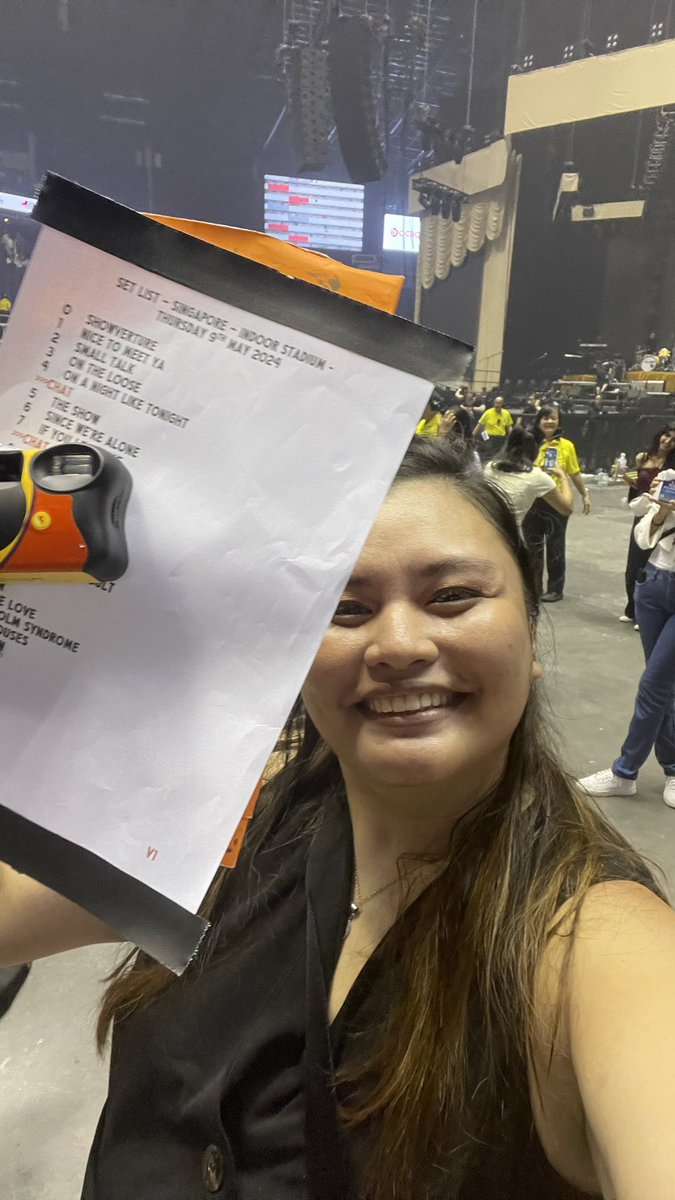 harrypopz's tweet photo. Thank you @NiallOfficial for one hell of a night! See you In Jakarta! #TSLOTSingapore #TheShowLiveOnTourSG https://t.co/lWwtfbHRWI