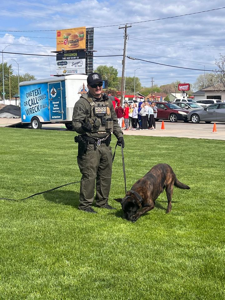 NEStatePatrol's tweet photo. Our Troopers had an awesome time connecting with the students in Amherst this week!

The kids got to ride the NSP Seatbelt Persuader and K9 Amos was happy to give a demonstration of his nose skills as well! 

#FutureTroopers #Community https://t.co/15ZRunbOtv