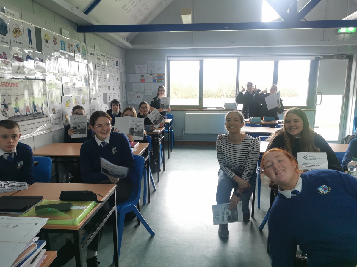 Did you know JAI offer programmes in Irish? Congratulations/Comhghairdeas to @Citi FDN volunteer Aisling O Sullivan who this year used her Irish language skills to deliver the Na Buntaistí Programme to students at Colaiste Pobail school. #Pathways2Progress @UdarasnaG