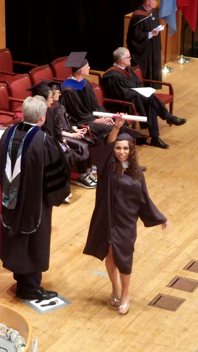 Unhinged_Films's tweet image. **Record scratch**
**freeze frame**
Yep, that's me. You're probably wondering how i got here...
Well it all started back when in 10th grade when my class was split into groups to make short films &amp;amp; mine won the student film festival...
#TUgrad24 #TempleMade