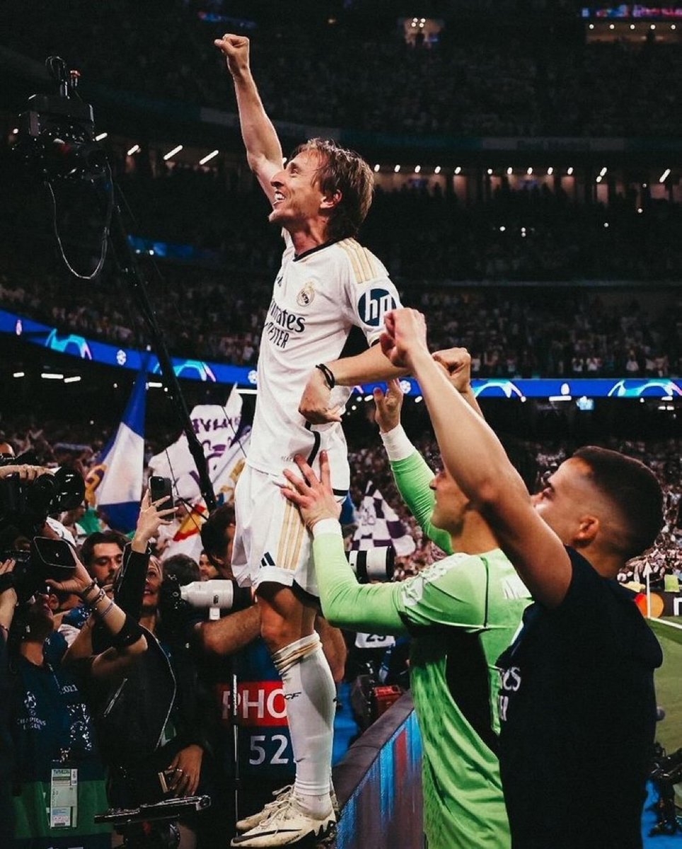 When Real Madrid last lost an #UCL final, NONE of the current team players were born. 

43 years ago. Since then, 8 wins in 8 #UCL finals played. 🤯