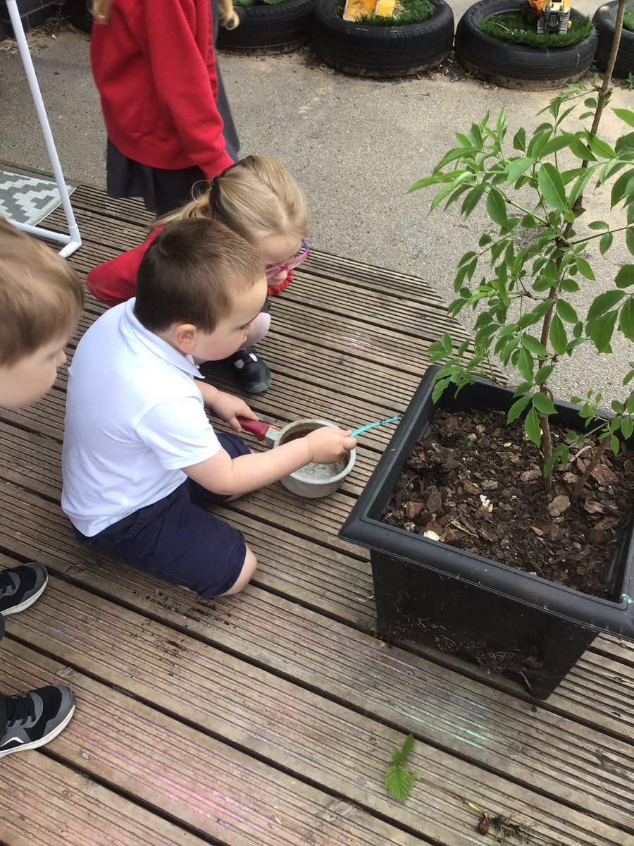 Our mini beast themed book this week has been Incy Wincy Spider. The children have enjoyed singing and dancing to the rhyme. Outdoors we have enjoyed gardening and found lots of insects along the way. Indoors we have used some fruit to give our water scent and colour.