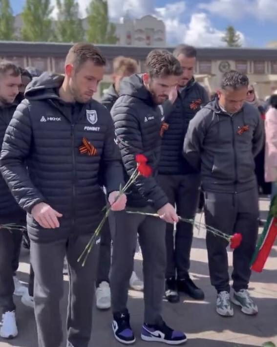 KrystianJachacy's tweet photo. Maciej #Rybus oddał dziś hołd ofiarom II wojny światowej. #9May https://t.co/HSUEweP4zY