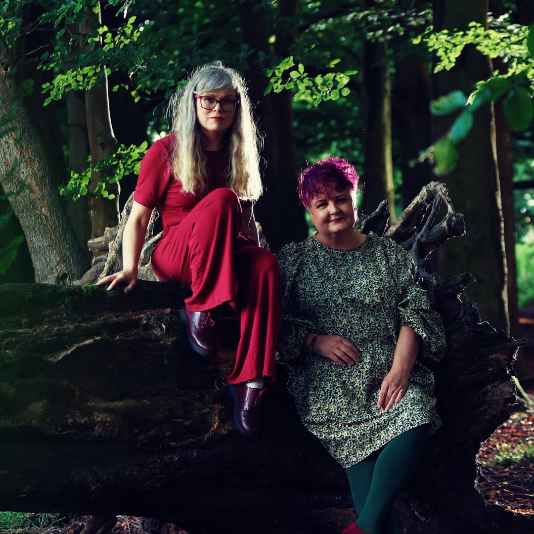 Storyteller Daiva Ivanauskaitė and musician Gaynor Barradell explore the silence between generations in 'Fire from the Woods (Her Father Has Nothing to Say)'. Commissioned for SISF 2023, part of @edintradfest. Sat, 11 May, 7.30pm at @ScotStoryCentre : bit.ly/FirefromWoods