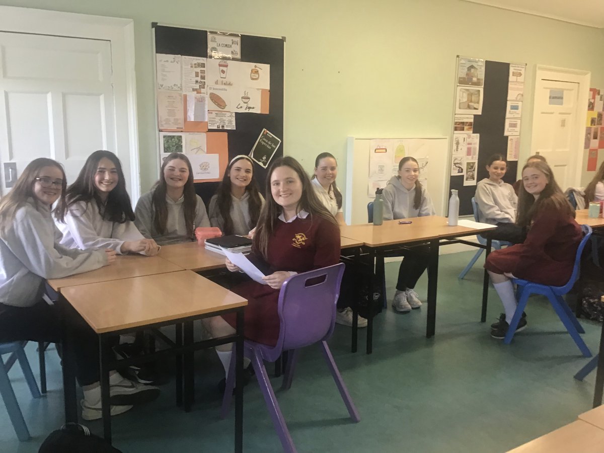 6th years helping first year Spanish students prepare for their upcoming oral exam at the last 'tortilla' of the year today. iBuena suerte! 🇪🇸