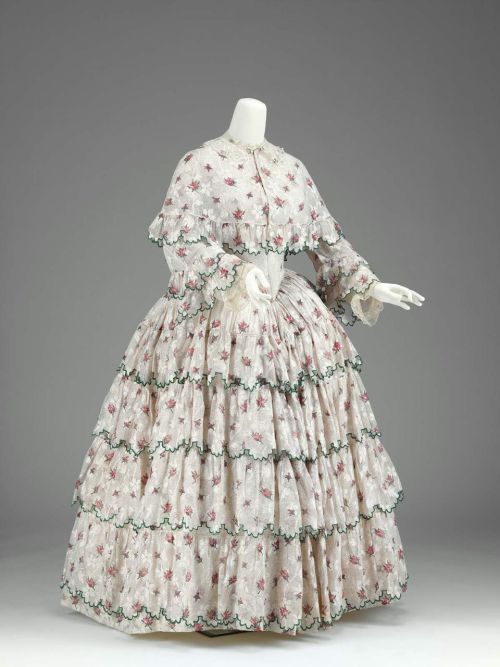 Day dress, 1852. Museum of Fine Arts, Boston.