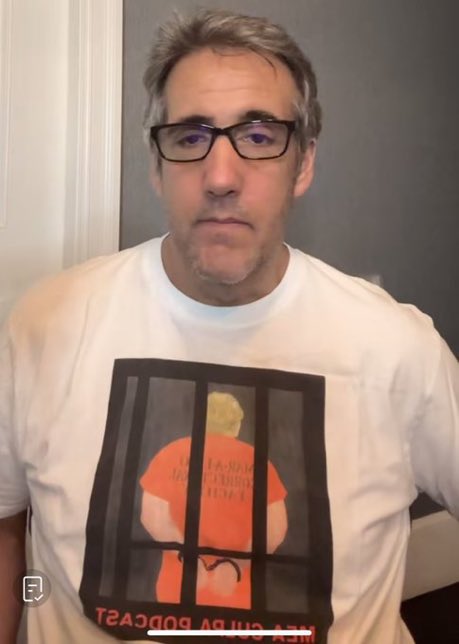 Trump has a gag order in place, but this dipshit can wear a shirt depicting Trump in jail, while talking live on TikTok 👌 🖕🏼