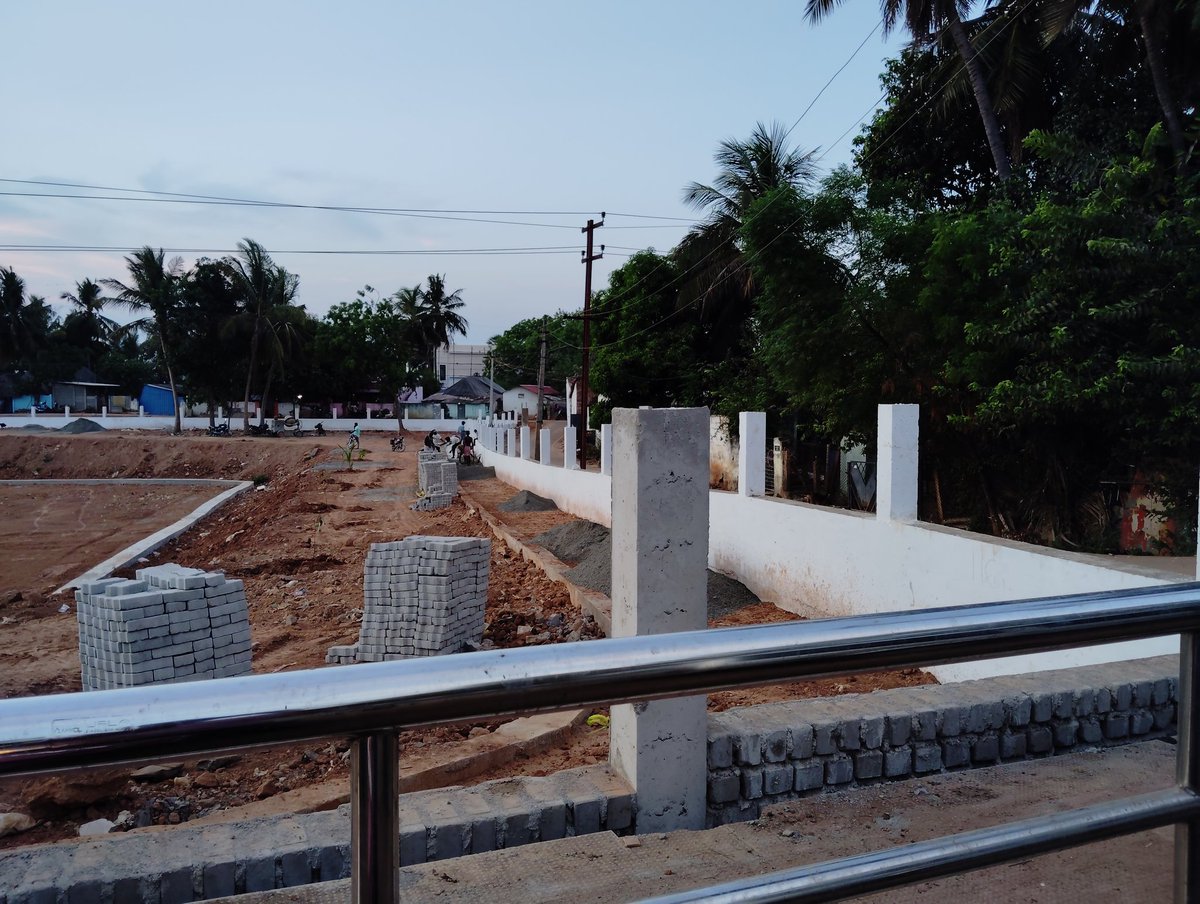Status of 'Kurangu Mandabam Pond', upgradation works in MC area !

Beautification works are started around pond with planting tree samples, walking trails and other facilities are going now.. 🚧👷🏻

📍opp to, Dt Drug Ware House 
MC-Manojipatti Road, #Thanjavur ⛲