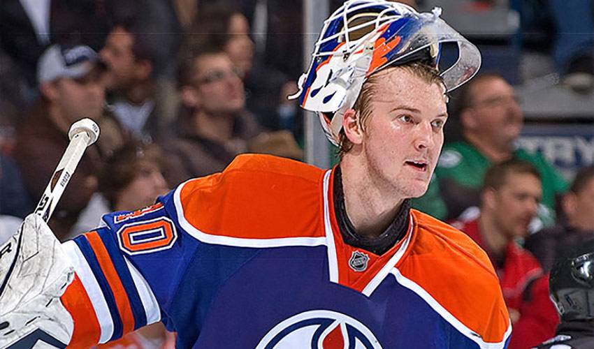 Up next with @KevinKarius and @LadiSmid... Former #LetsGoOilers goaltender turned analyst Devan Dubnyk to break down the goaltending in game one. Listen live ⬇️ iheart.com/live/sports-14…