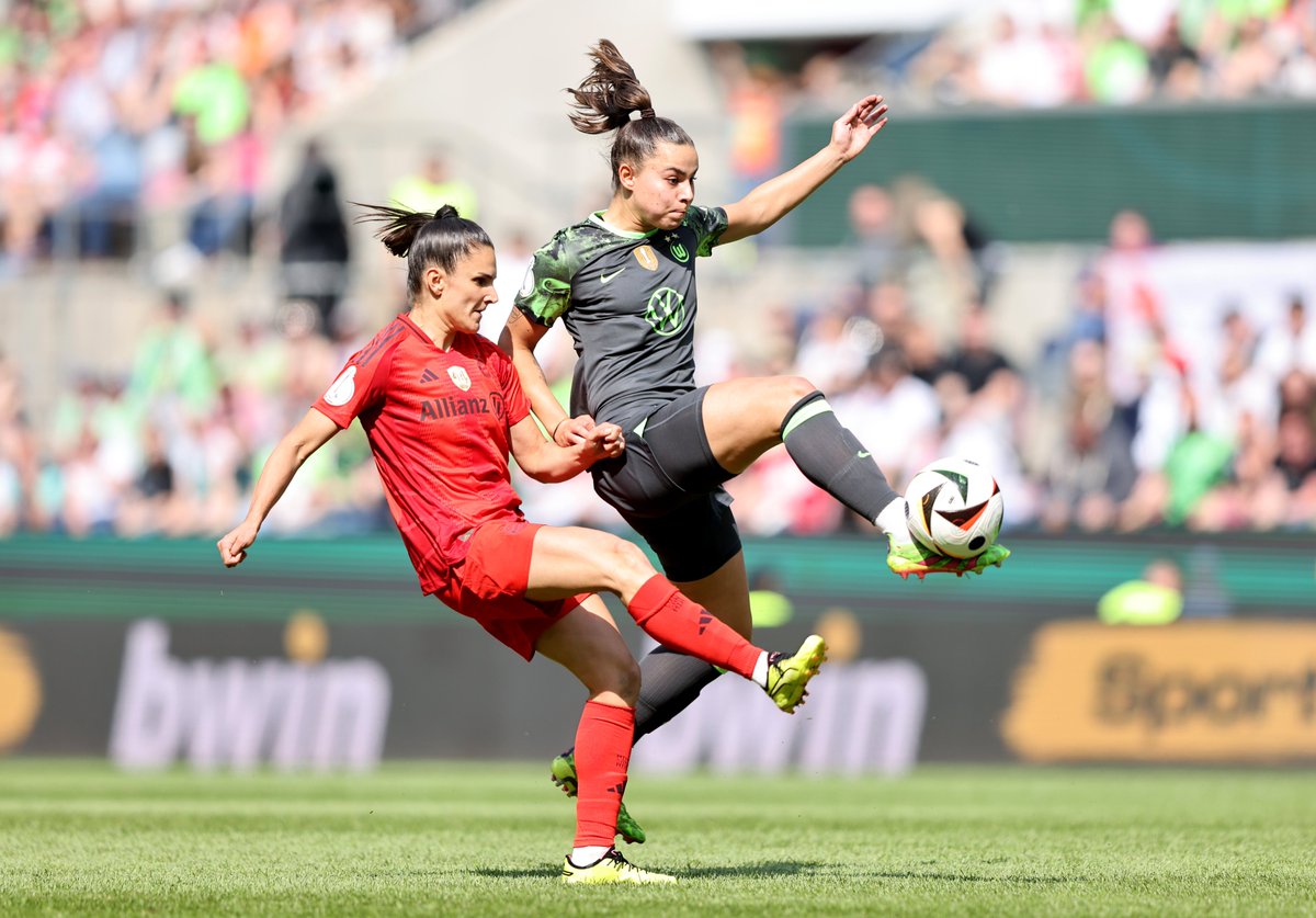 ⏸️ Die Wölfinnen auf Pokaljagd?! Zur Pause führen die @VfL_Frauen mit 2:0 gegen die @fcbfrauen. Was geht hier noch in der zweiten Halbzeit? #DFBPokalFrauen #FCBWOB #DFBWomensWeek 📸 DFB/dpa Picture-Alliance & Yuliia Perekopaiko/DFB